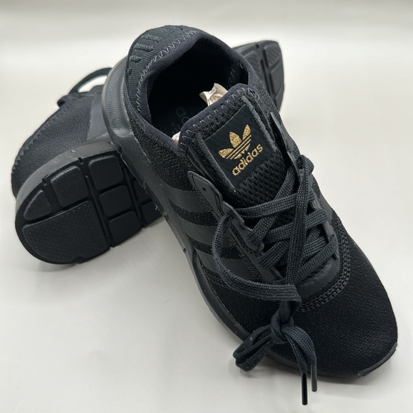 NWT! Adidas Swift Run Sneakers Women’s 5 Black - Picture 1 of 12